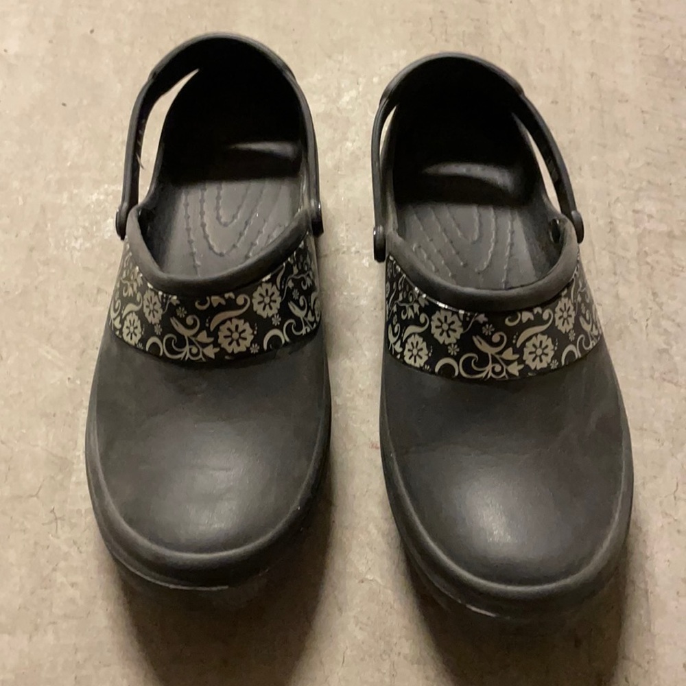 Black crocs